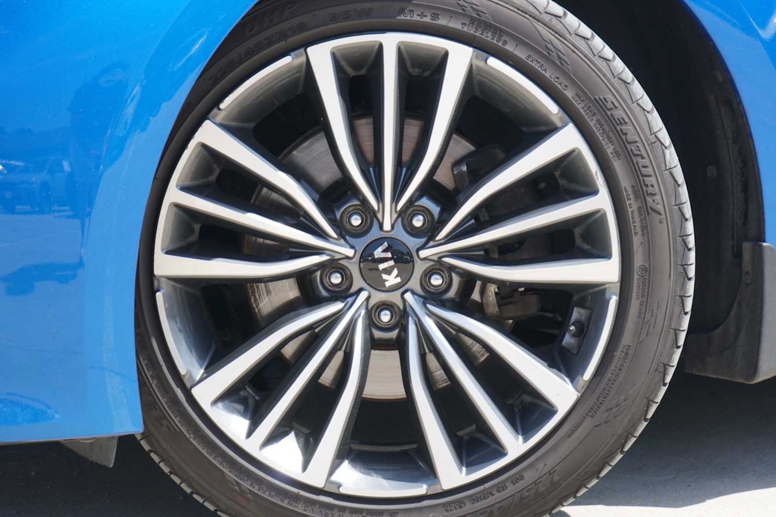 Used 2018 Kia Stinger Premium RWD image 2