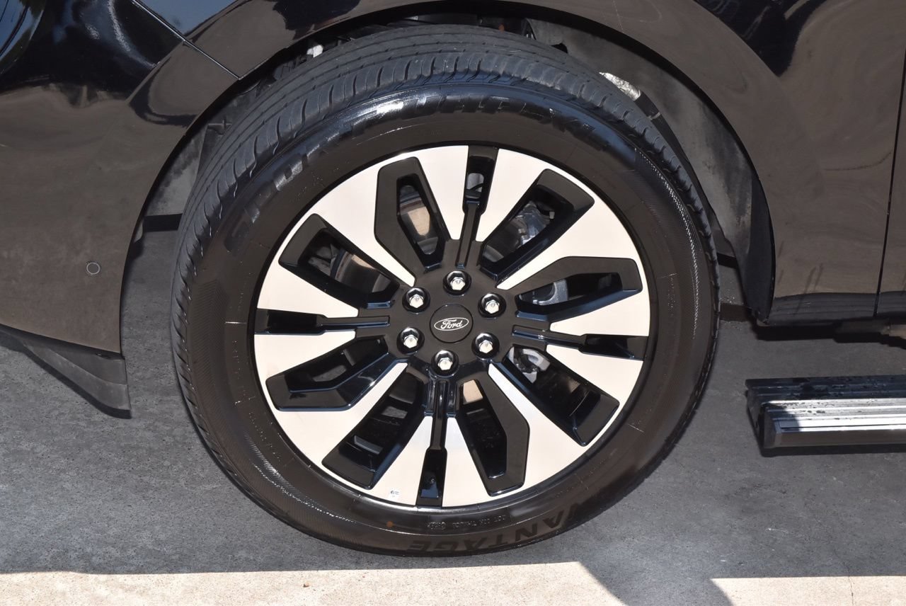 Certified 2025 Ford Expedition Max Platinum w/ Driver's Package AWD/4WD image 42