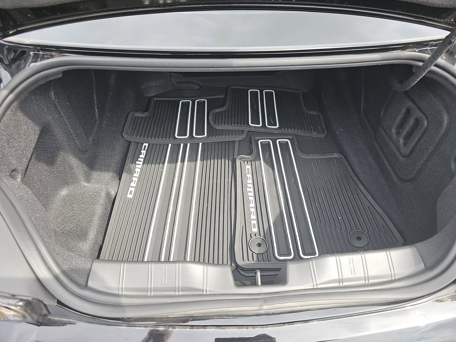 Used 2022 Chevrolet Camaro LT w/ RS Package image 23