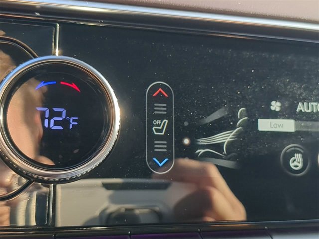 Used 2023 Genesis GV70 2.5T w/ Advanced Package image 23