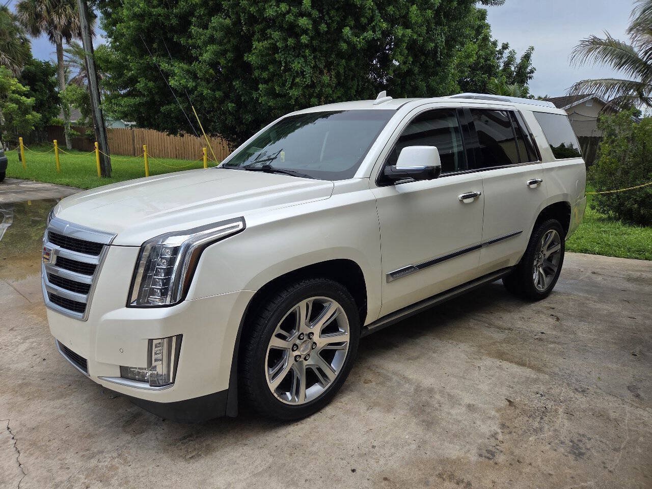 Used 2015 Cadillac Escalade Premium RWD image 3