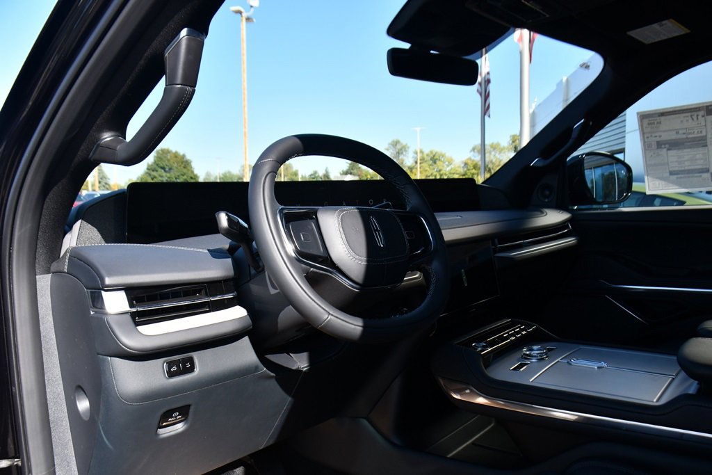 New 2025 Lincoln Navigator Reserve w/ Jet Appearance Package image 11