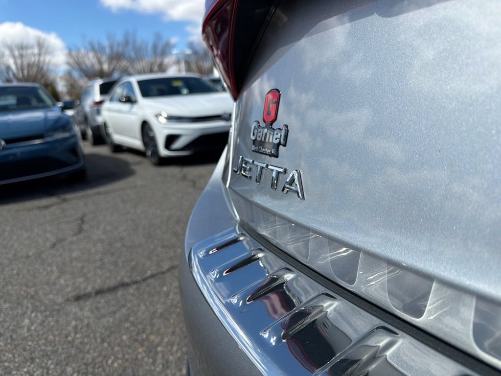 Certified 2023 Volkswagen Jetta SE FWD image 39