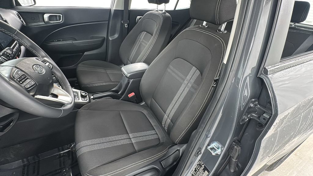 Used 2025 Hyundai Venue SEL image 10
