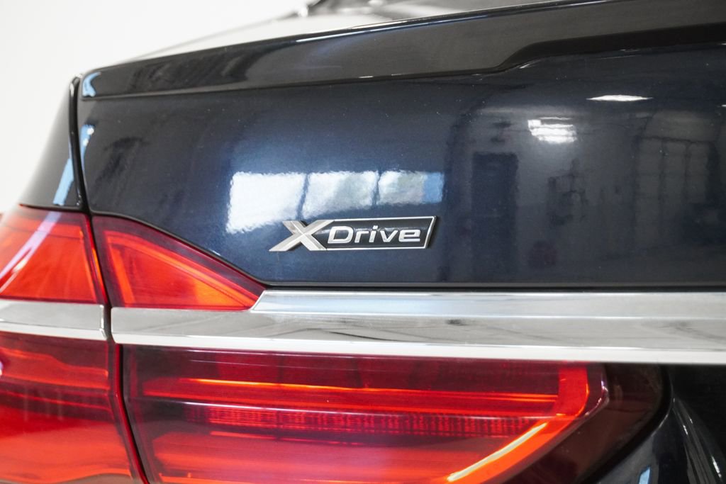 Used 2019 BMW 750i xDrive w/ M Sport Package image 31