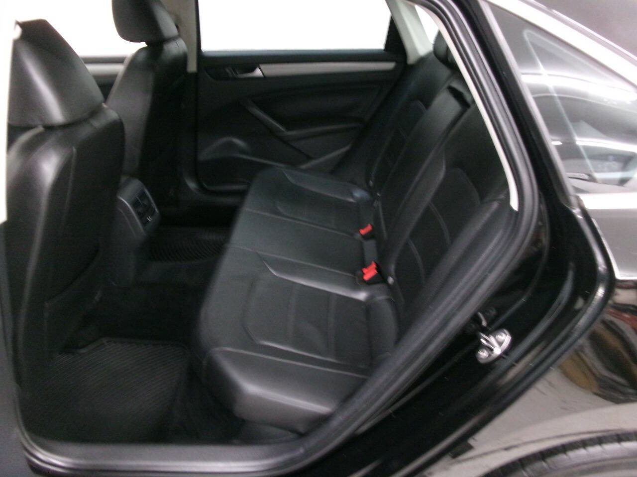 Used 2014 Volkswagen Passat 2.5 SE FWD image 16