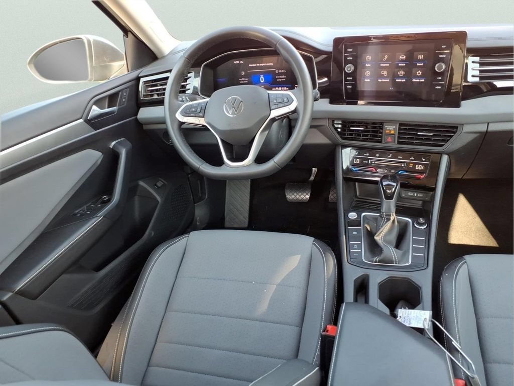 Used 2025 Volkswagen Jetta SE w/ Sunroof Package FWD image 6