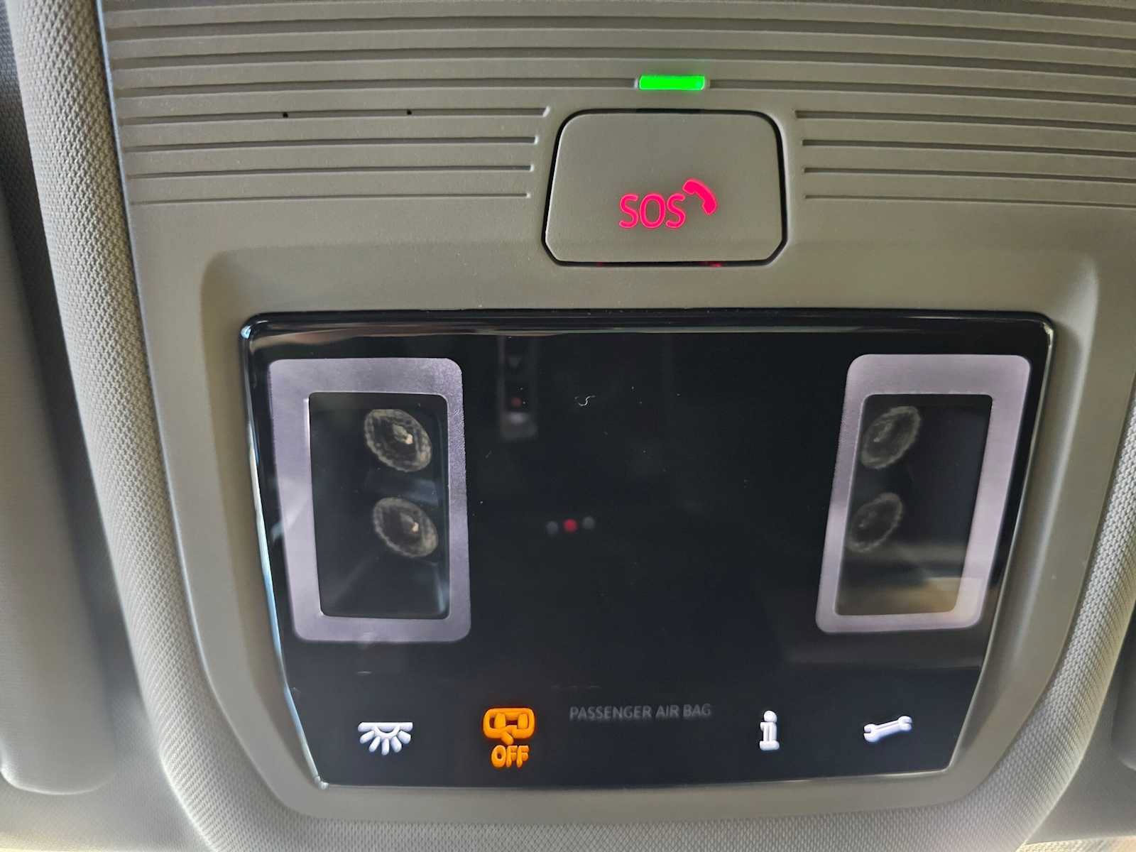 Used 2025 Volkswagen Atlas SE AWD/4WD image 32