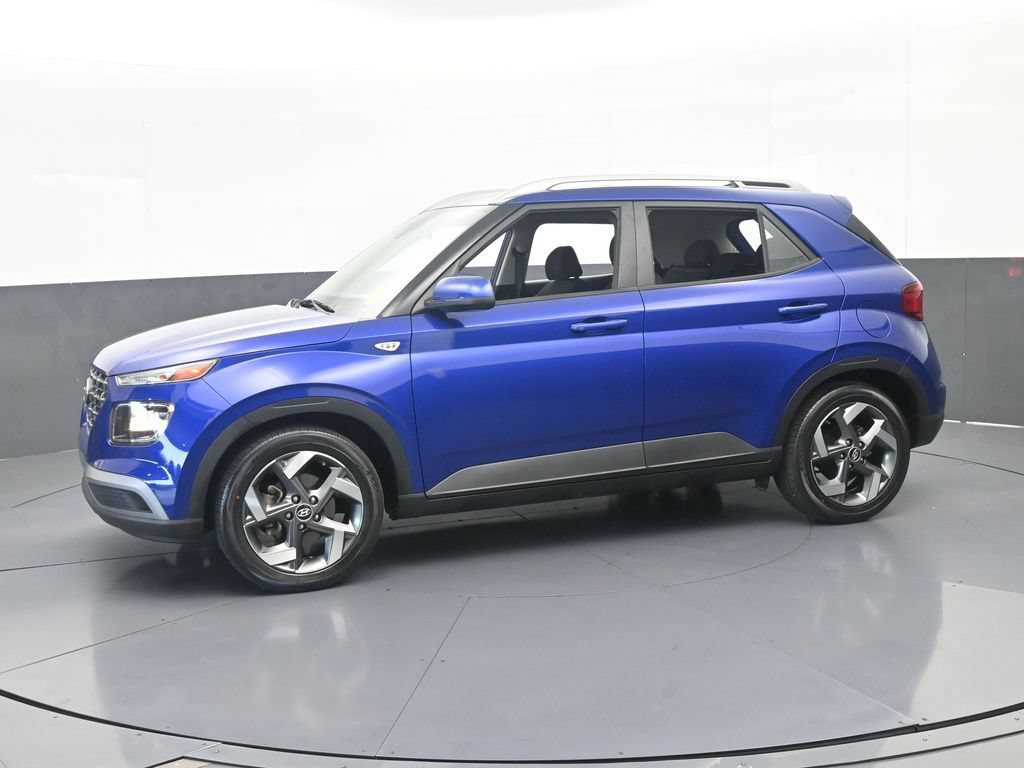 Used 2022 Hyundai Venue SEL FWD image 2