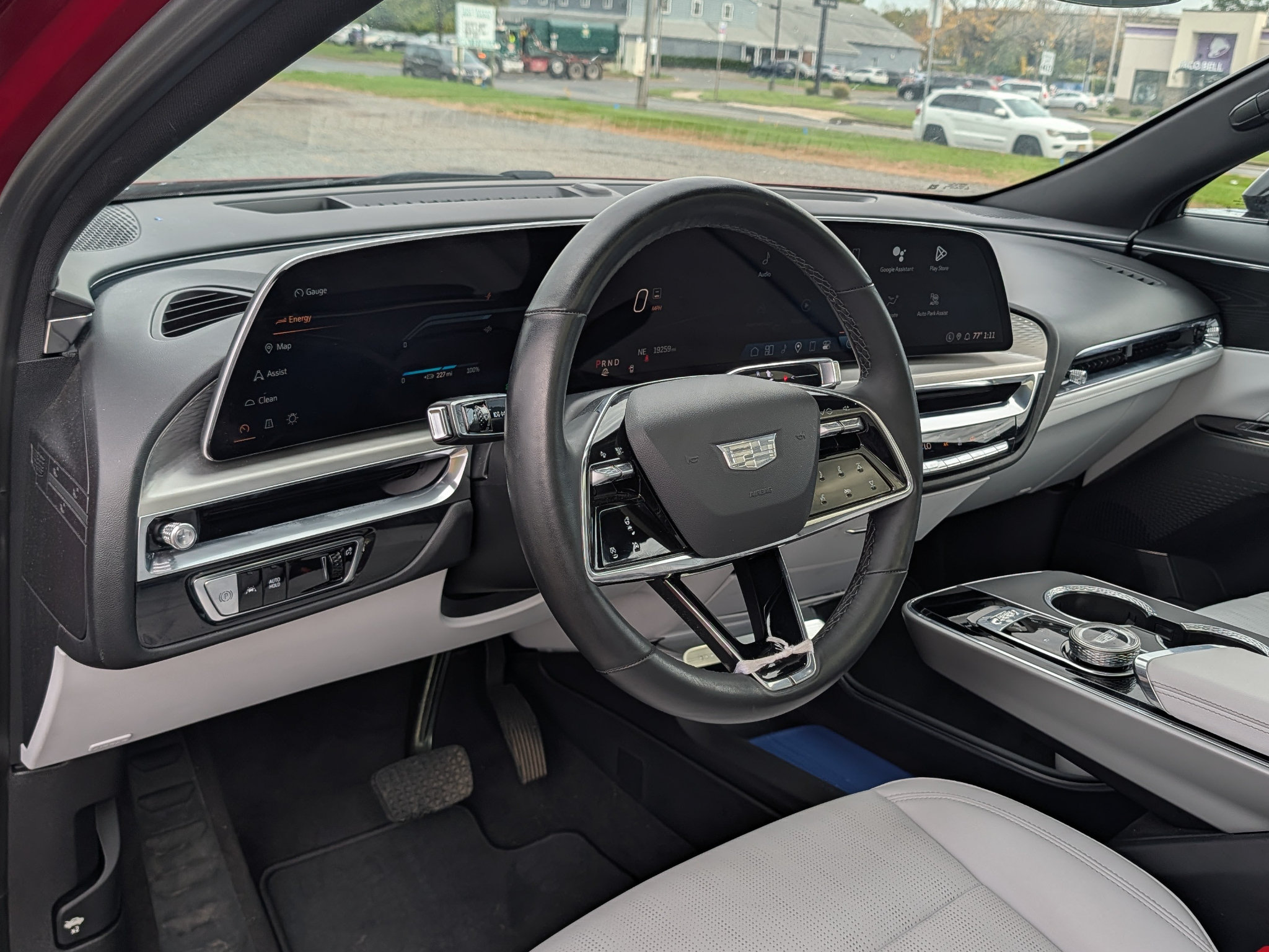 Used 2024 Cadillac Lyriq Luxury AWD/4WD image 19