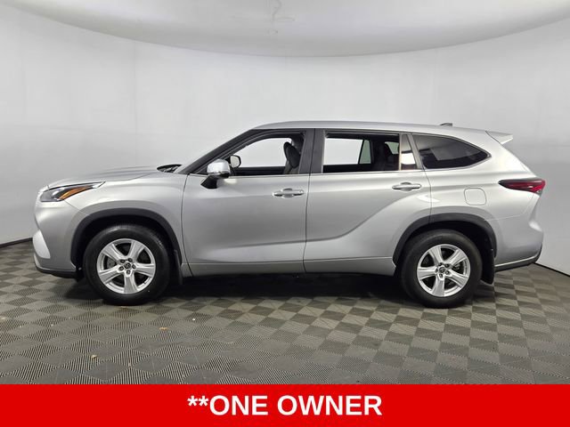 Used 2024 Toyota Highlander LE AWD/4WD image 5