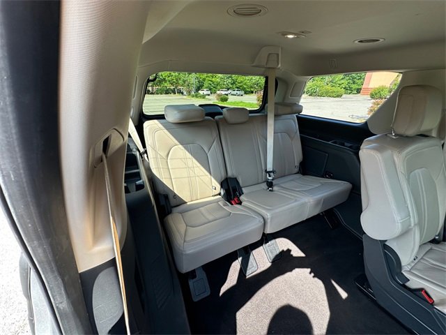 Used 2023 Ford Expedition Limited image 18