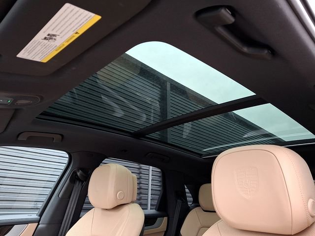 Certified 2026 Porsche Cayenne AWD/4WD image 19