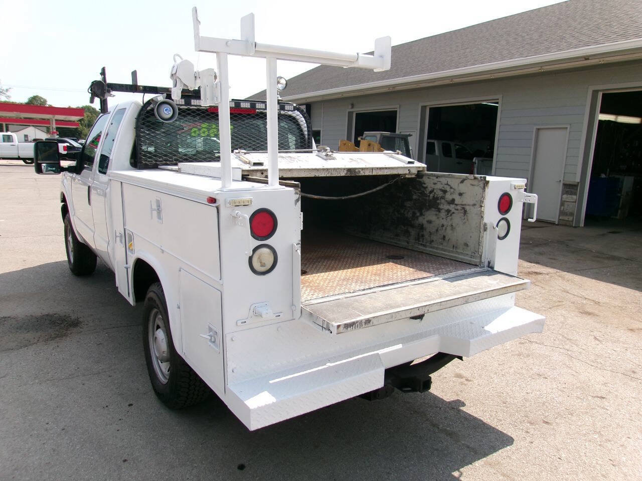 Used 2015 Ford F250 XL w/ Camper Package AWD/4WD image 8