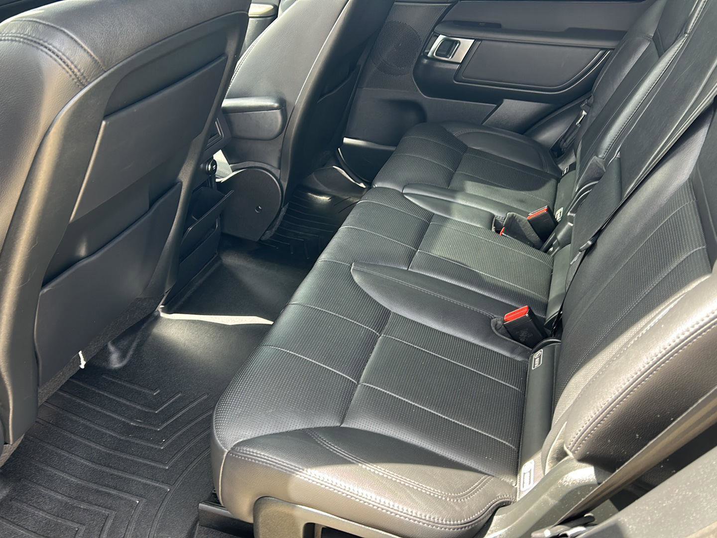Used 2020 Land Rover Discovery SE AWD/4WD image 27