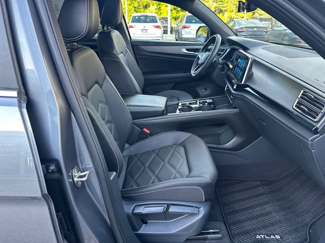 Certified 2024 Volkswagen Atlas Cross Sport SE w/ Panoramic Sunroof Package AWD/4WD image 37