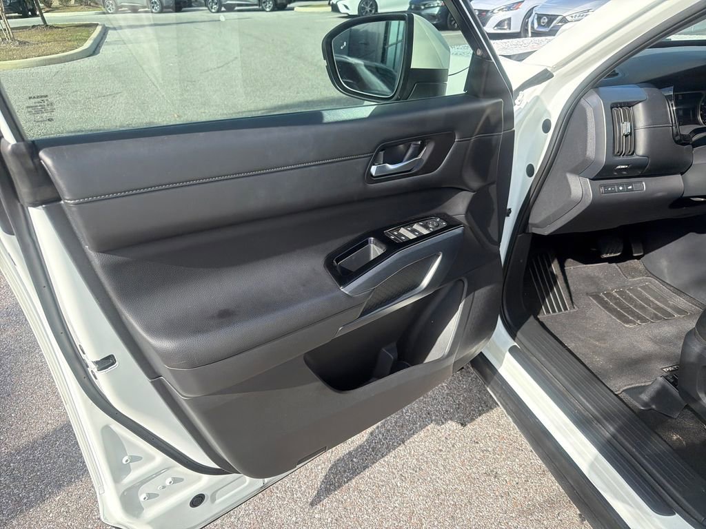 Certified 2024 Nissan Pathfinder SL w/ SL Premium Package image 16