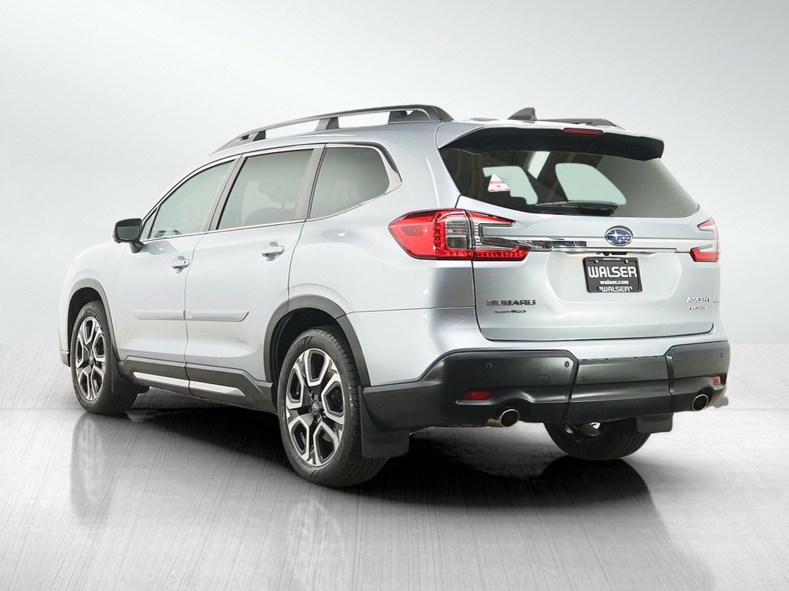 Used 2023 Subaru Ascent Limited w/ Technology Package AWD/4WD image 3