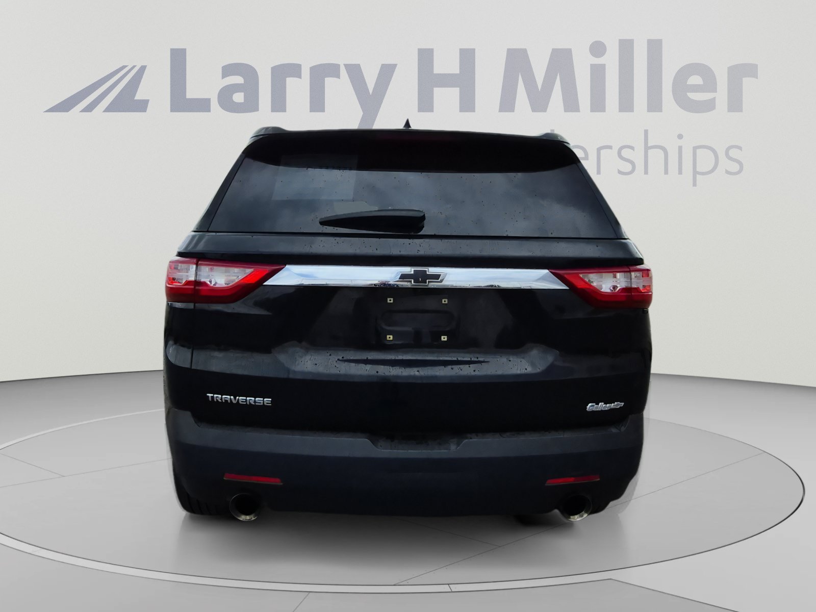 Used 2018 Chevrolet Traverse LS FWD image 4