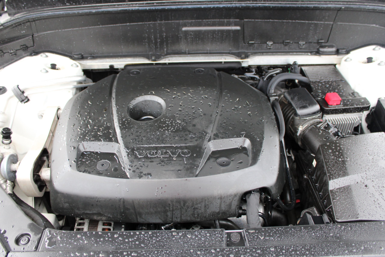 Used 2016 Volvo XC90 T6 Momentum w/ Momentum Plus Package image 43