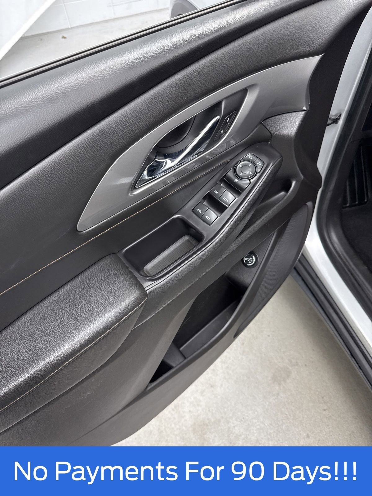 Used 2018 Chevrolet Traverse LT image 13