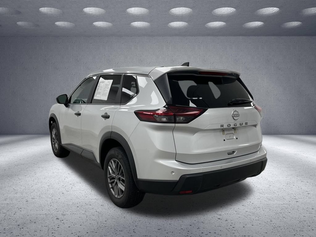Used 2024 Nissan Rogue S FWD image 3