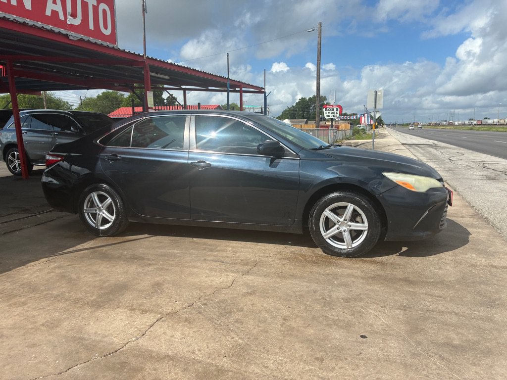 Used 2015 Toyota Camry LE FWD image 3