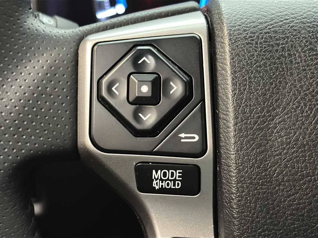 Used 2018 Toyota 4Runner SR5 AWD/4WD image 21