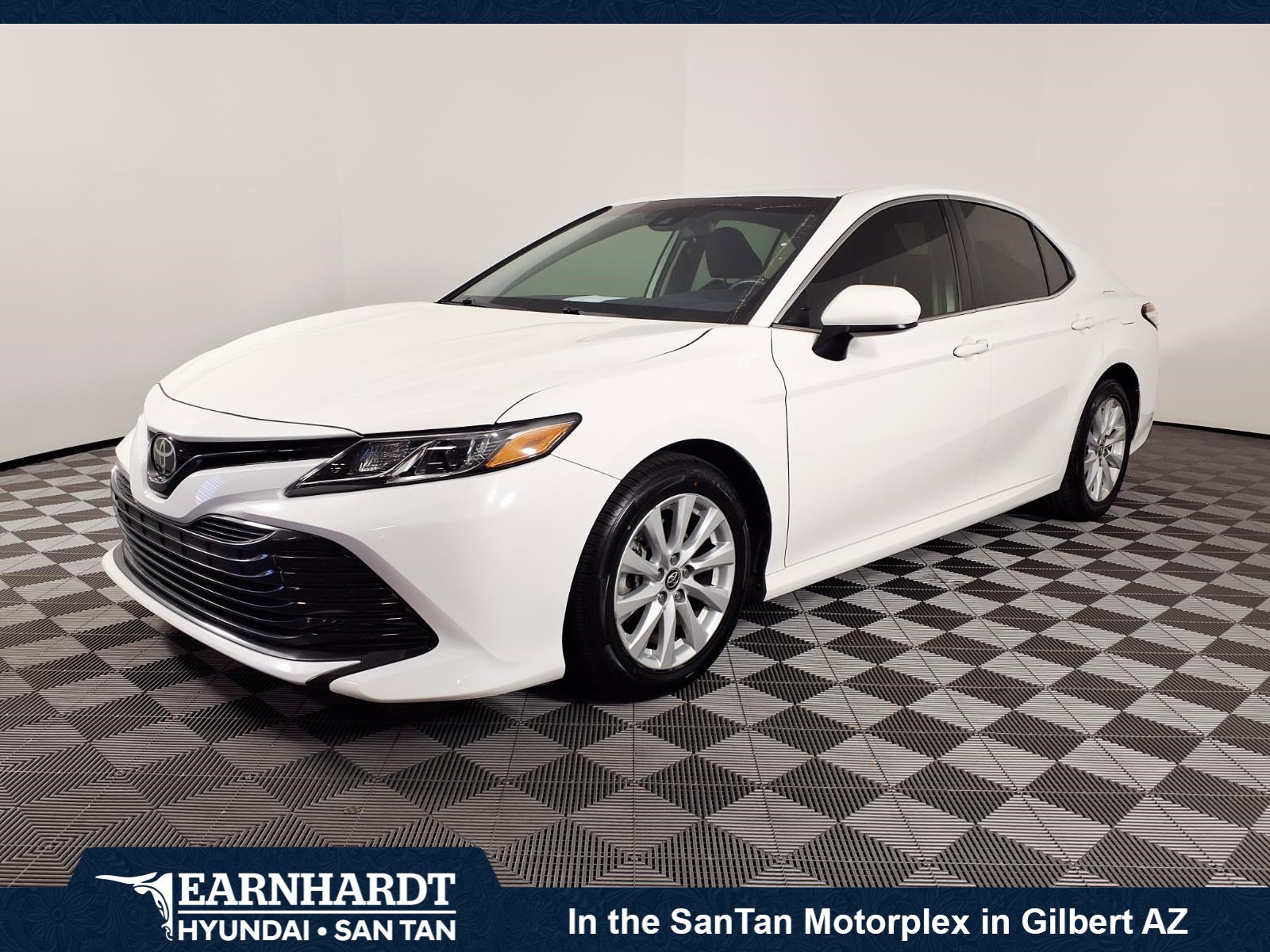 Used 2018 Toyota Camry LE FWD image 1