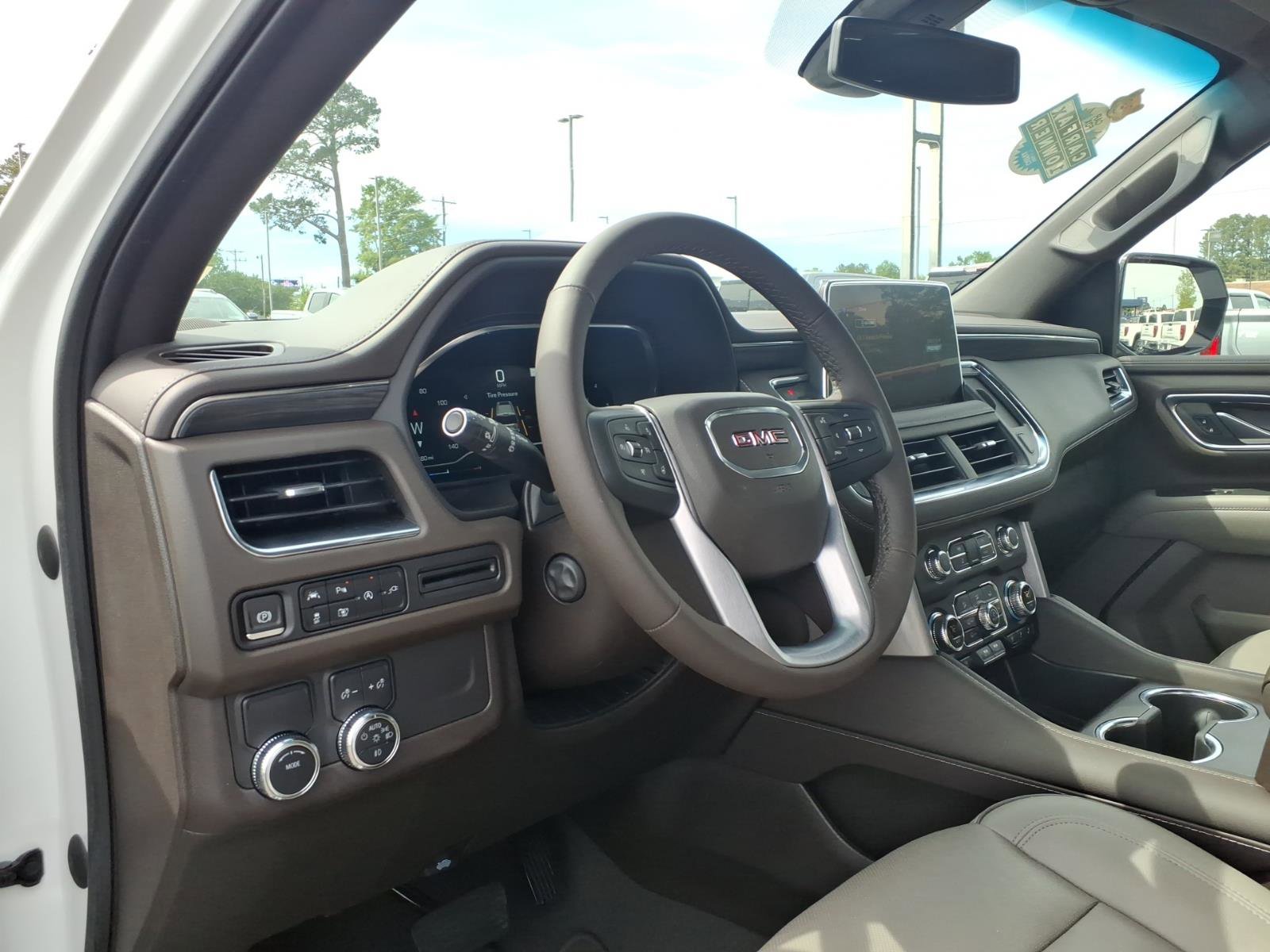Used 2022 GMC Yukon SLT w/ SLT Premium Package image 8