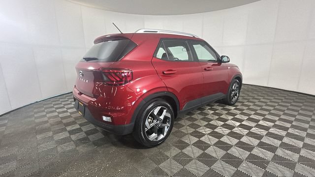 Used 2025 Hyundai Venue SEL FWD image 3