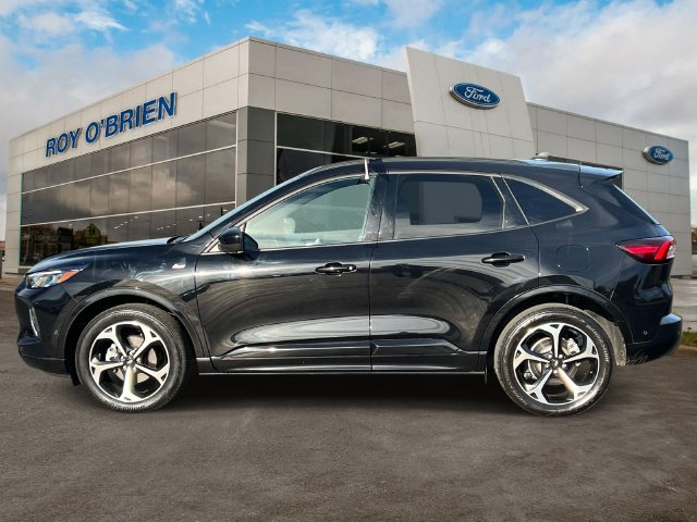 Certified 2023 Ford Escape ST-Line Elite w/ Premium Technology Package AWD/4WD image 2
