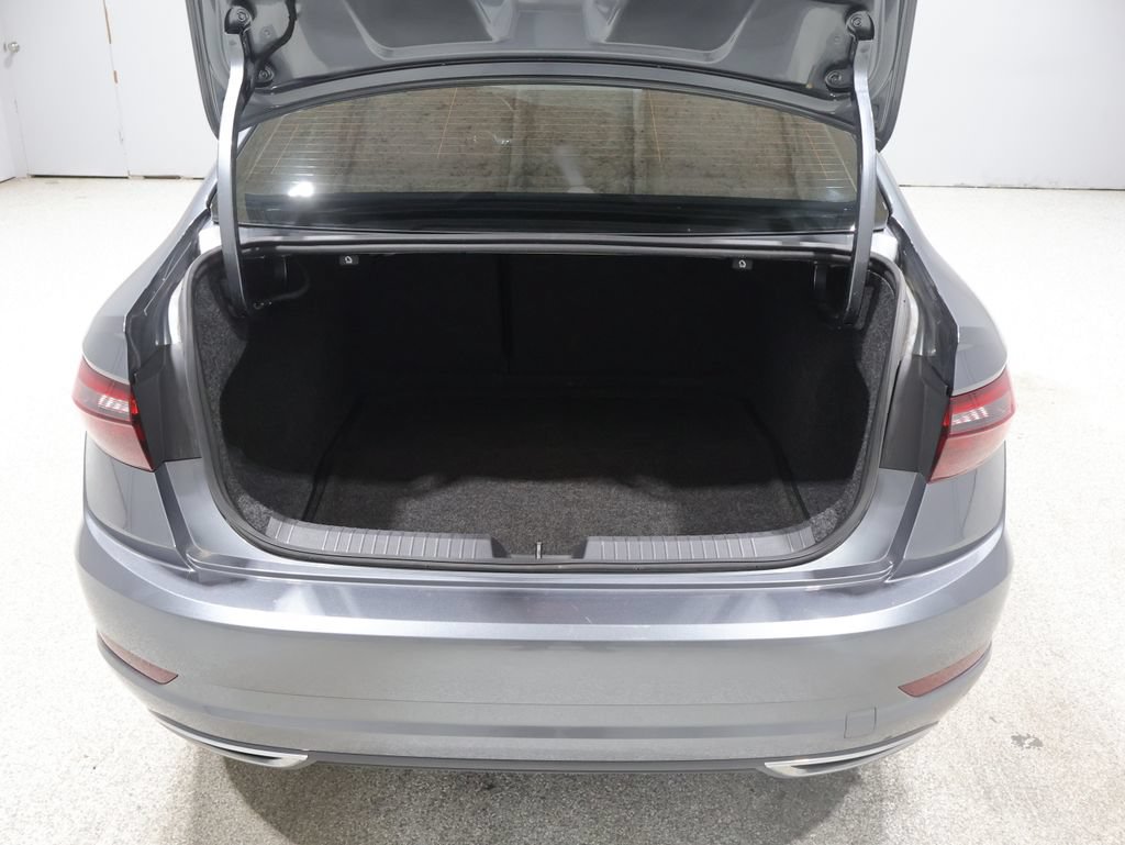 Used 2020 Volkswagen Jetta R-Line w/ R-Line Cold Weather Package FWD image 20