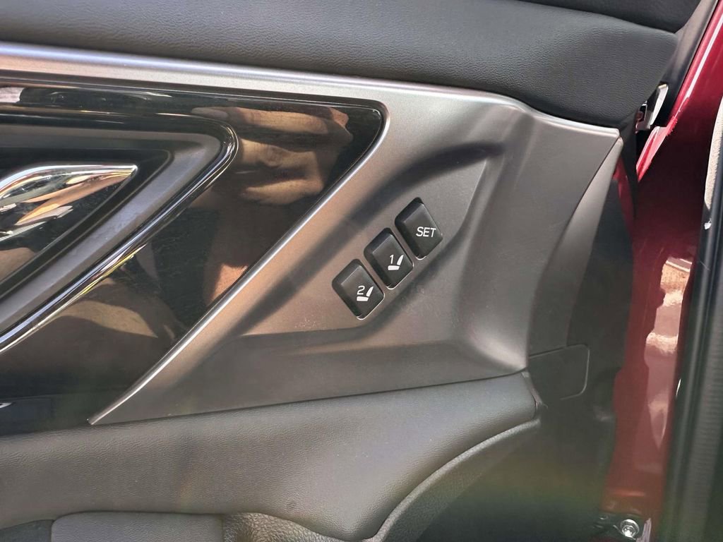 Certified 2025 Subaru Legacy Limited image 29