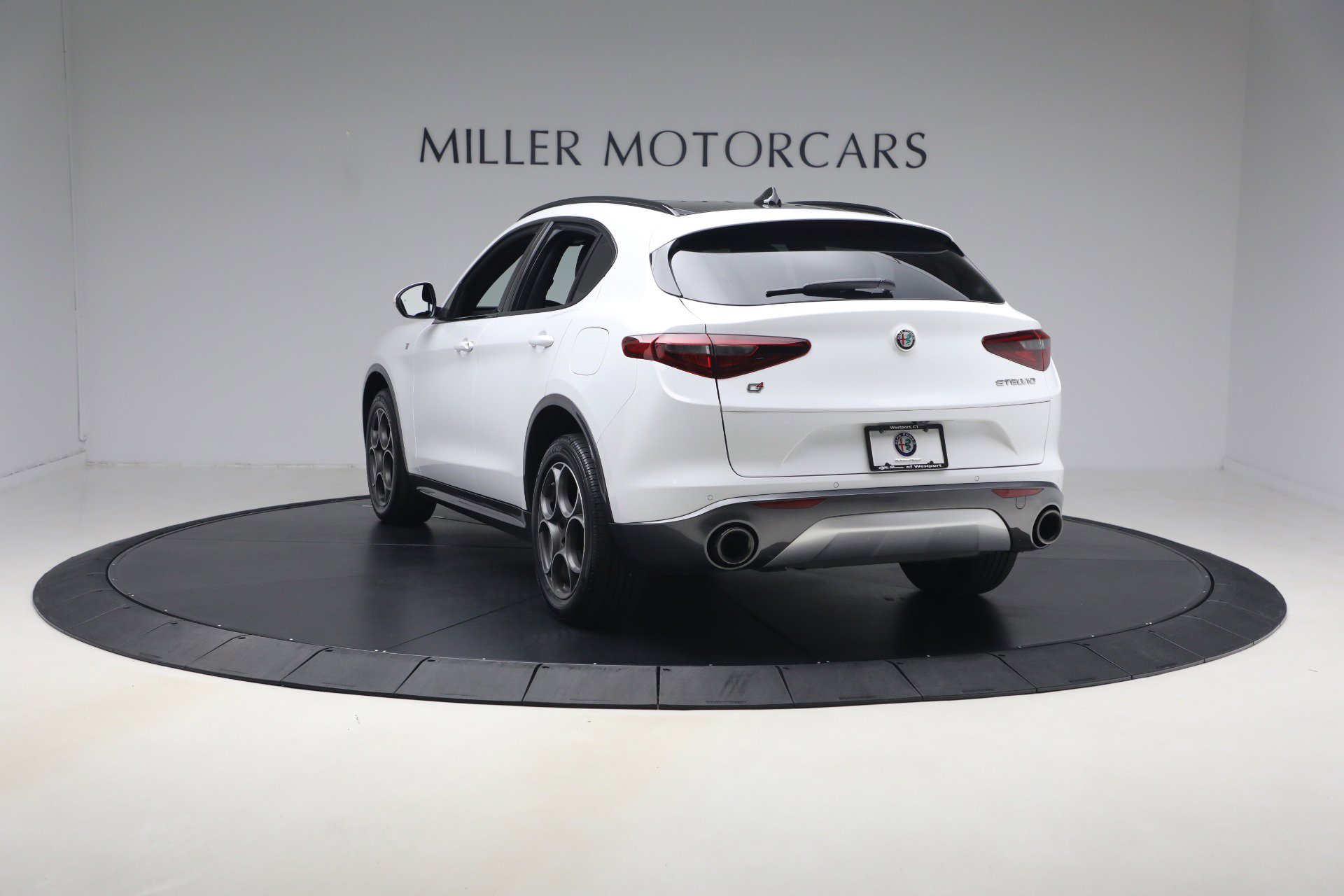 Used 2022 Alfa Romeo Stelvio Ti AWD/4WD image 5