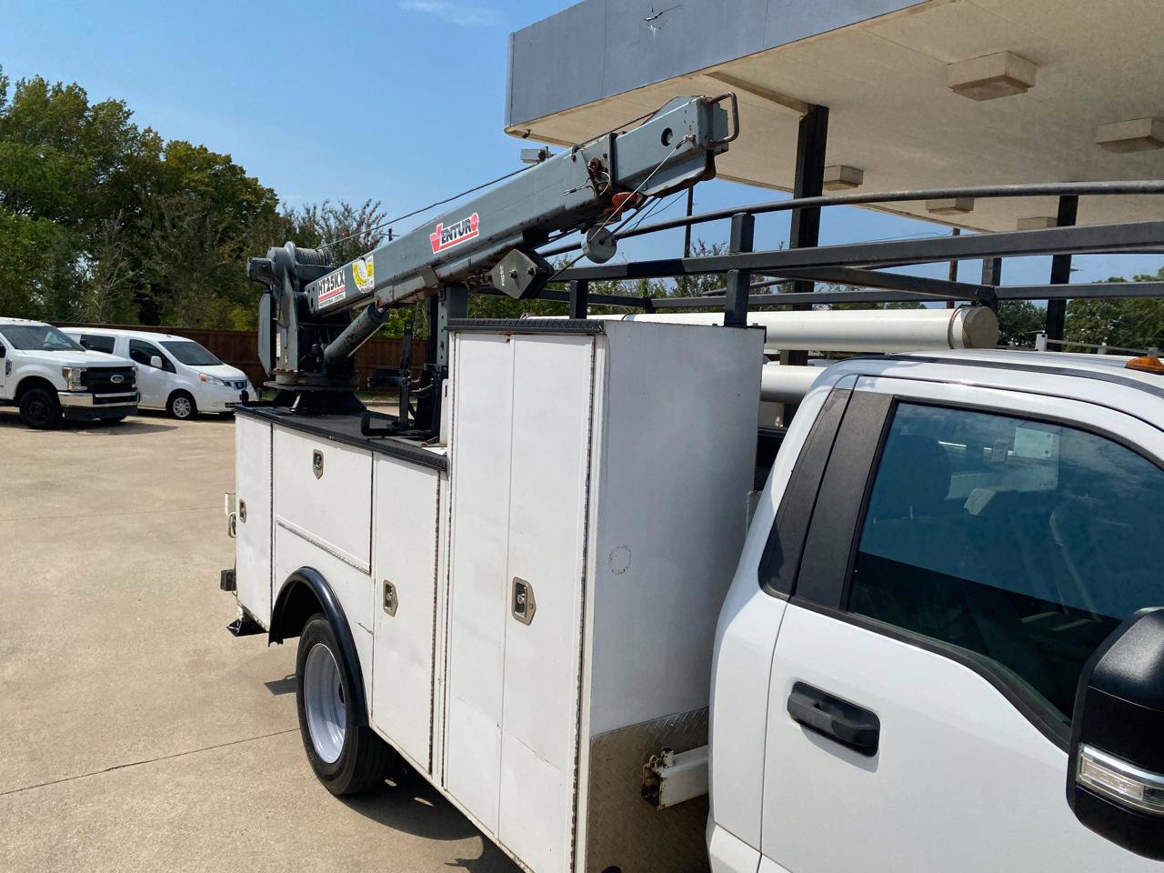 Used 2017 Ford F550 2WD Regular Cab Super Duty image 11