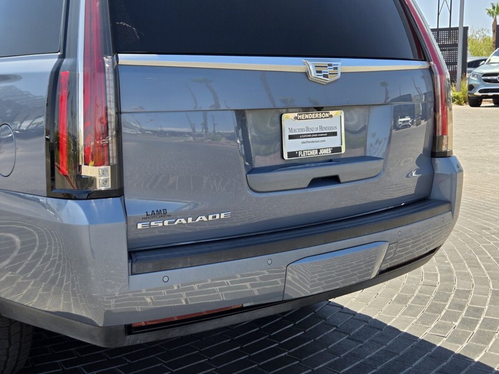 Used 2016 Cadillac Escalade ESV Luxury AWD/4WD image 4