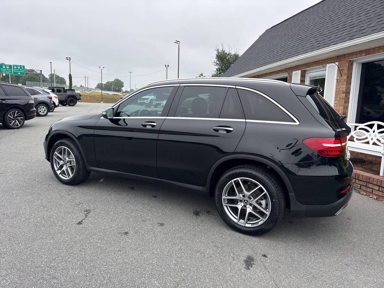 Used 2019 Mercedes-Benz GLC 300 4MATIC image 12