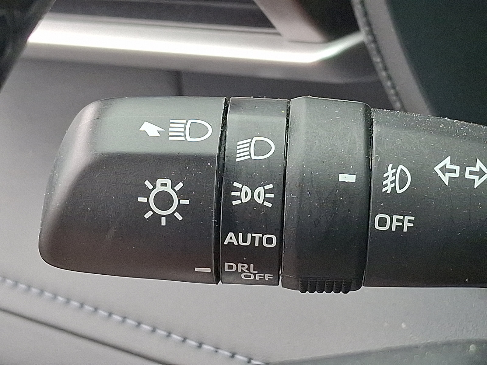 Used 2024 Toyota Highlander LE AWD/4WD image 25