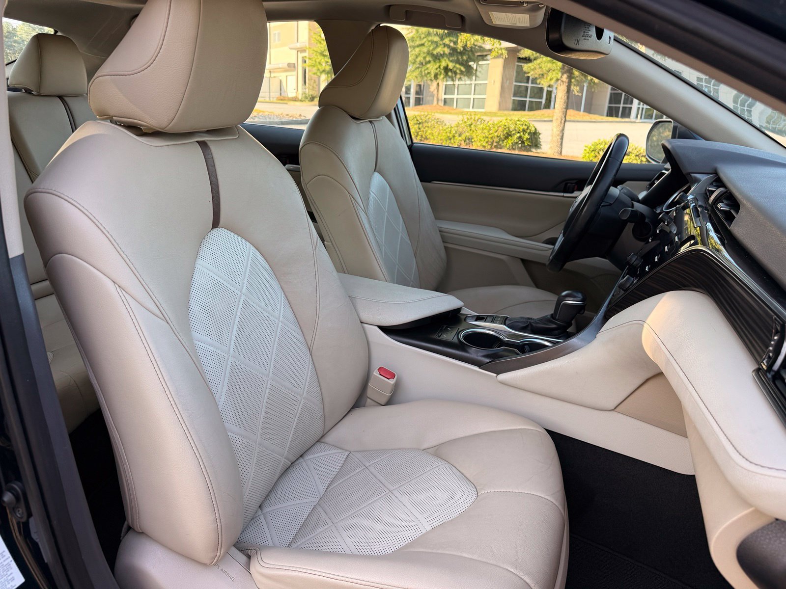 Used 2019 Toyota Camry XLE w/ Carpet Mat Package FWD image 36