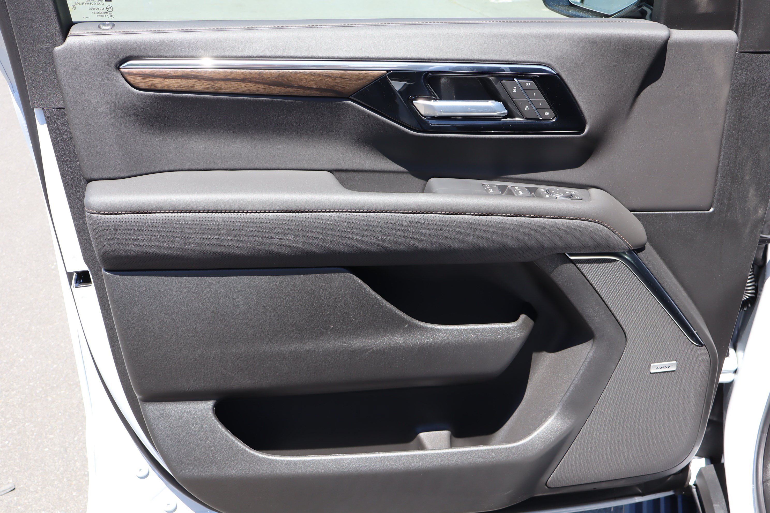 New 2026 Chevrolet Tahoe High Country AWD/4WD image 13