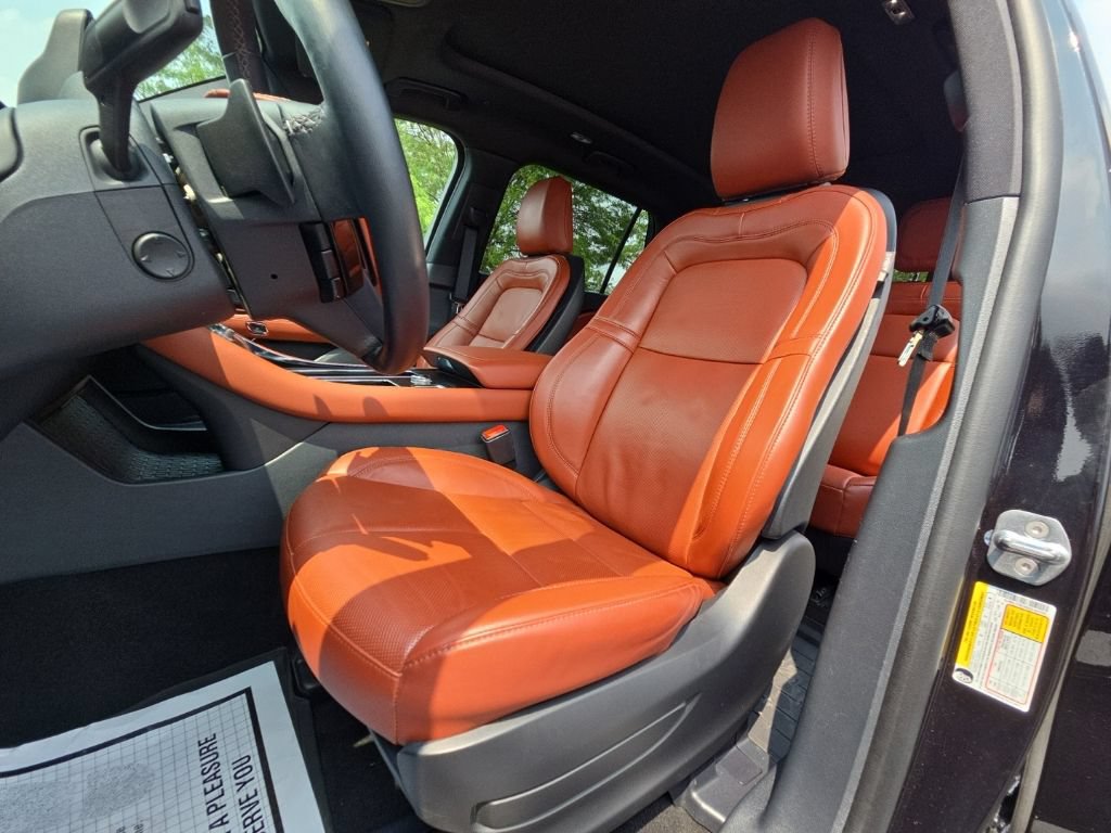 Used 2025 Lincoln Aviator Reserve AWD/4WD image 29