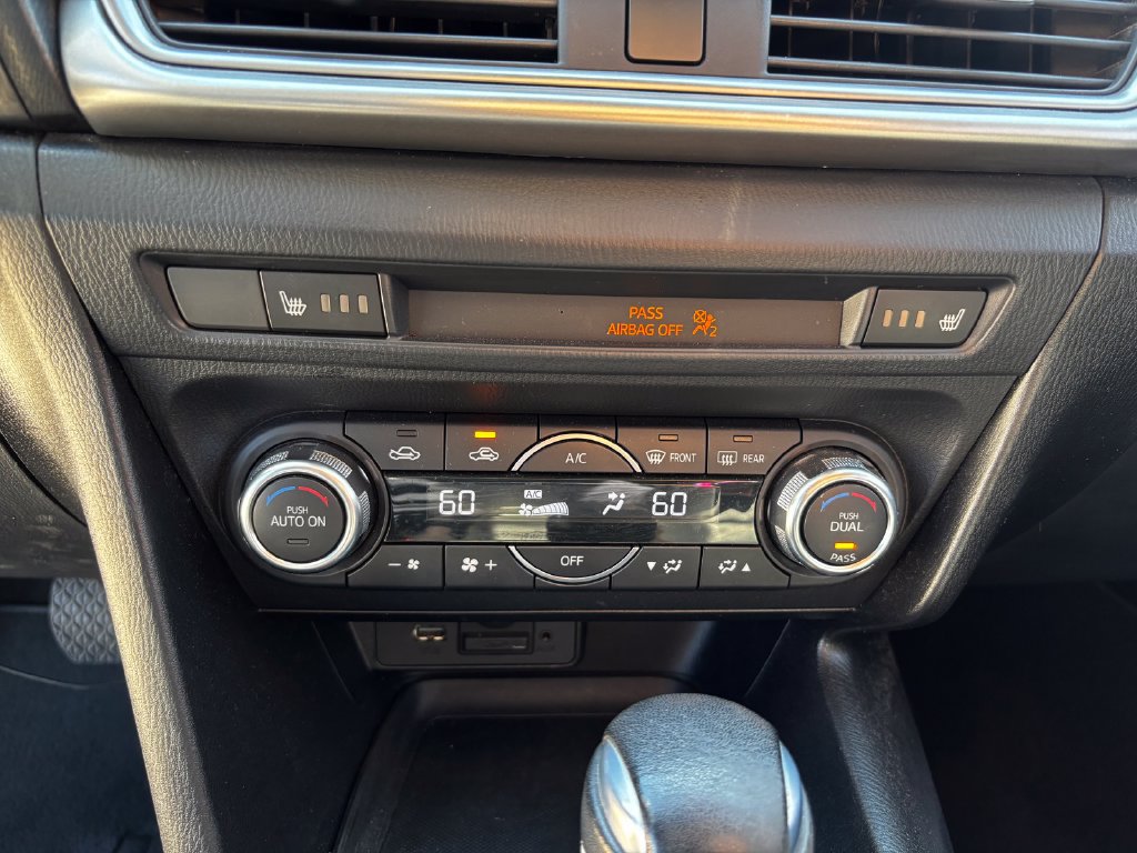 Used 2018 MAZDA MAZDA3 Touring FWD image 25