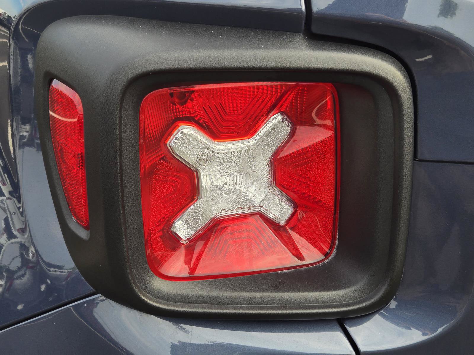 Used 2023 Jeep Renegade Trailhawk AWD/4WD image 11