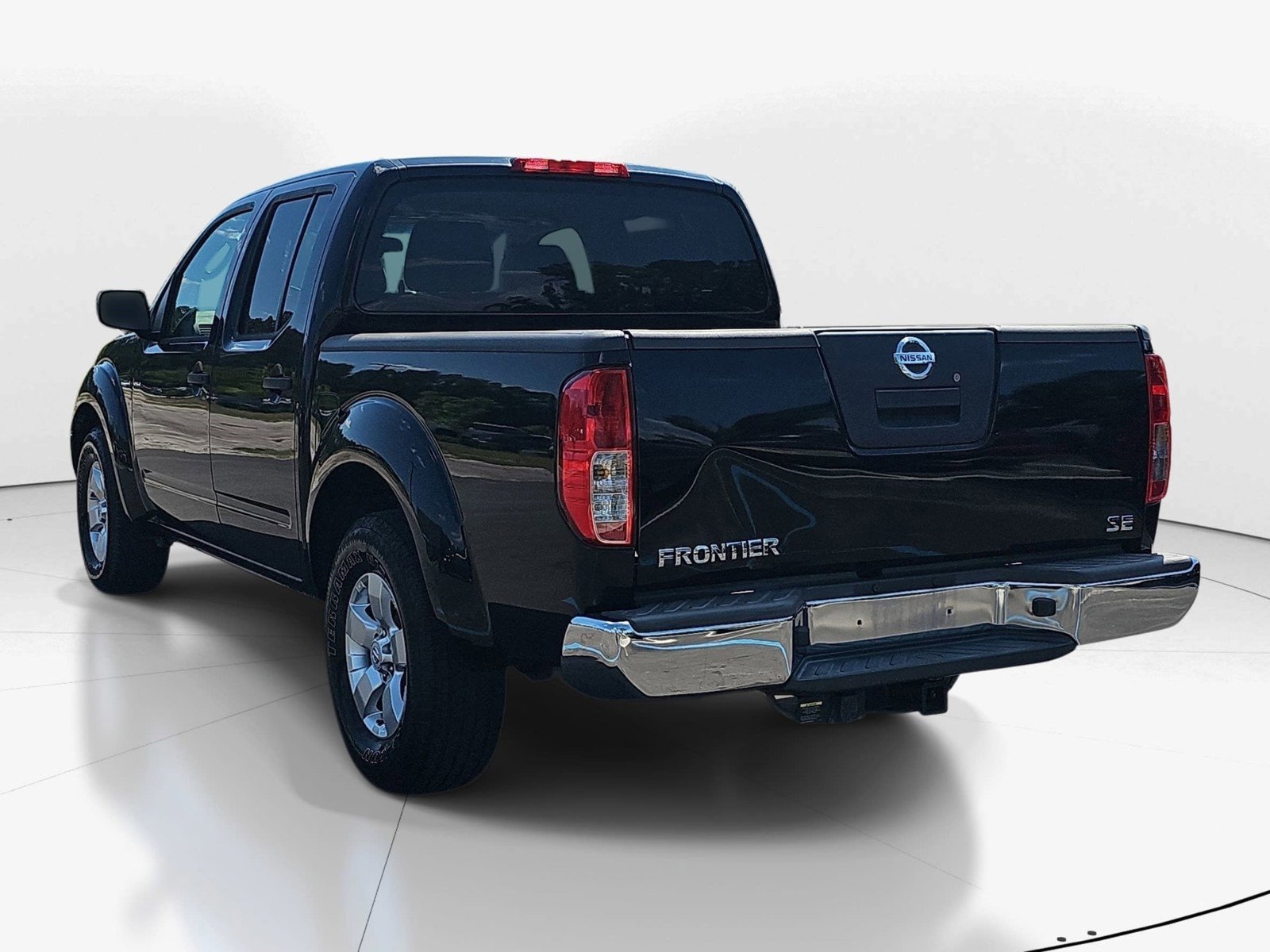 Used 2010 Nissan Frontier SE RWD image 6