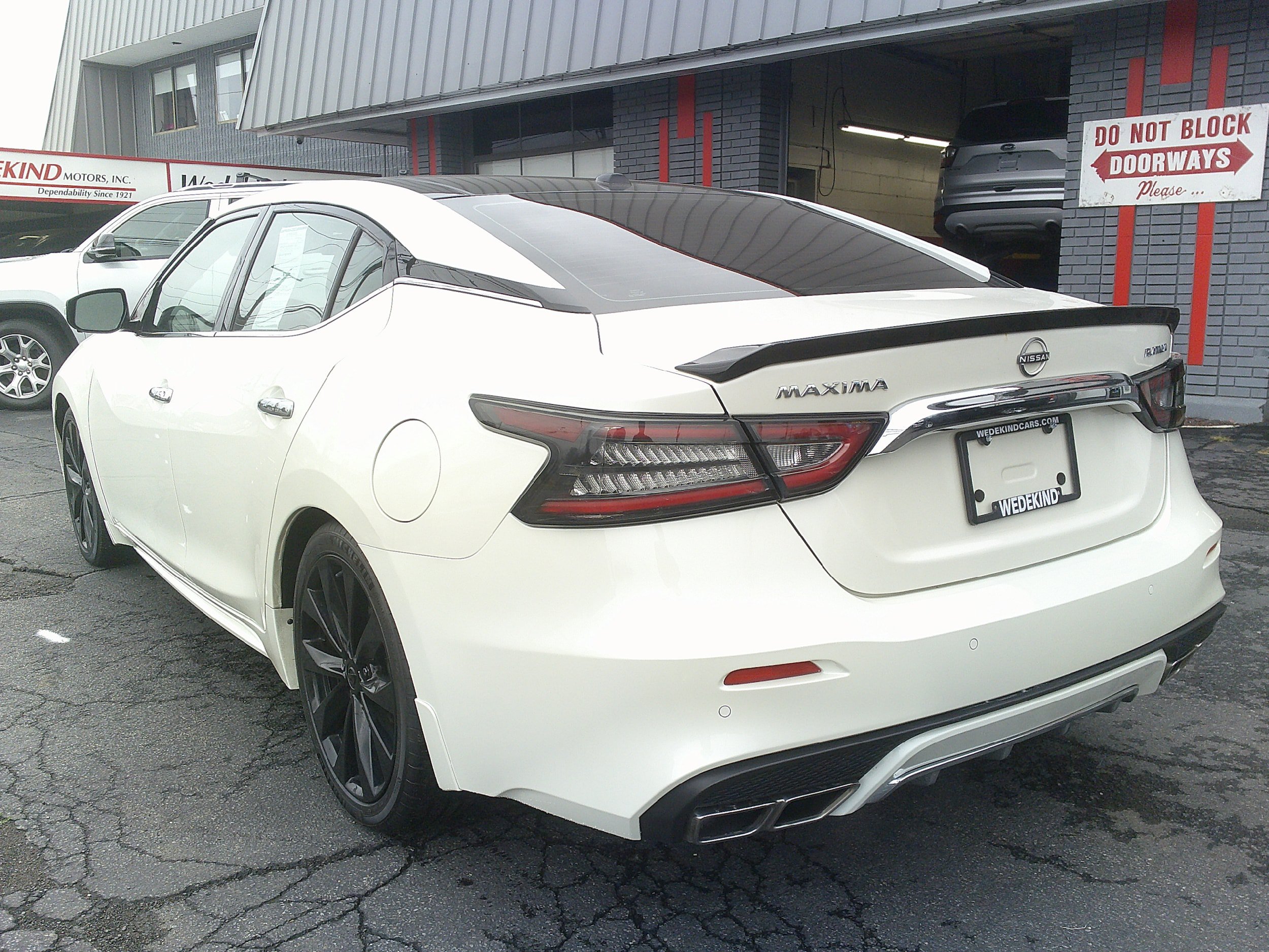 Used 2023 Nissan Maxima Platinum w/ Sport Mat Group FWD image 6