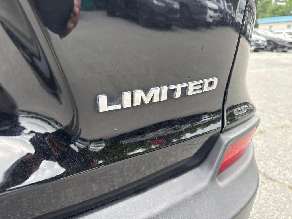 Used 2019 Jeep Cherokee Limited FWD image 30
