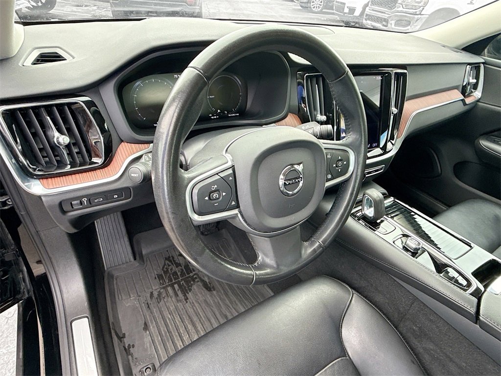 Used 2022 Volvo S60 T8 Inscription image 12