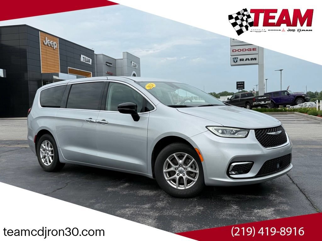 Used 2024 Chrysler Pacifica Touring-L FWD video 1