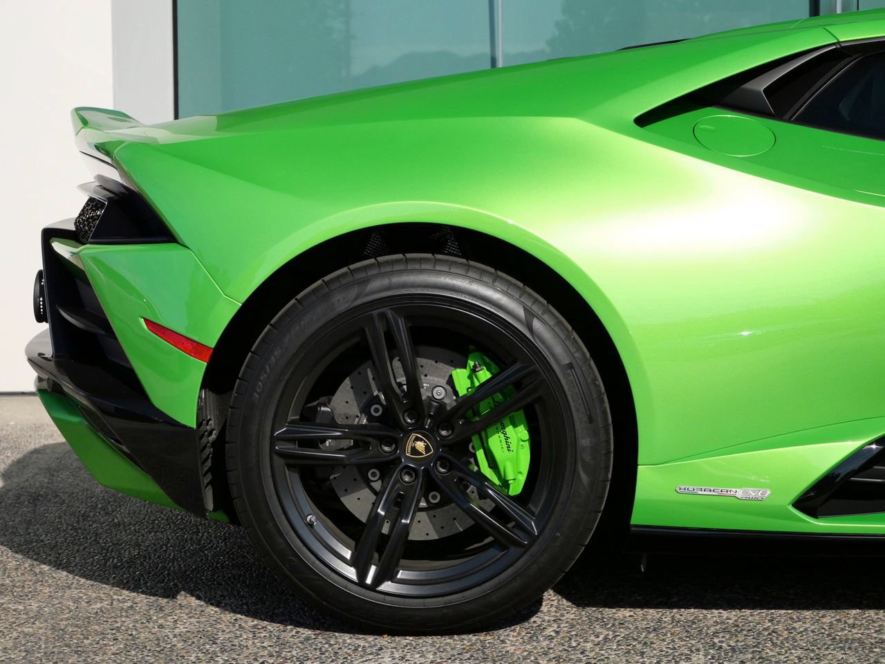 Used 2021 Lamborghini Huracan EVO RWD image 12